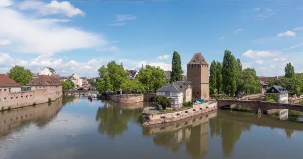 Panorámás idő telik el a Ponts Couverts — Stock videók