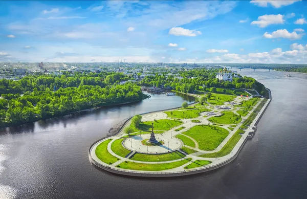 Strelka park in Yaroslavl, Rusland — Stockfoto