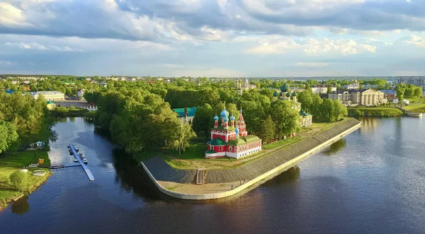 Het Oeglitsj Kremlin - luchtfoto — Stockfoto