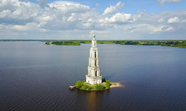 Vista aérea del campanario inundado en Kalyazin — Foto de Stock