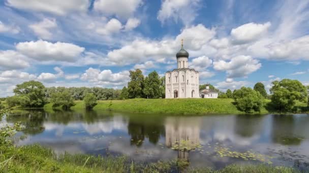 Igreja da Intercessão sobre o Nerl em Bogolubovo — Vídeo de Stock