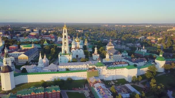 Троицкая лавра Св. Сергия - вид с воздуха — стоковое видео