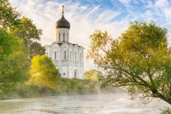 Igreja da Intercessão sobre o Nerl em Bogolubovo — Fotografia de Stock