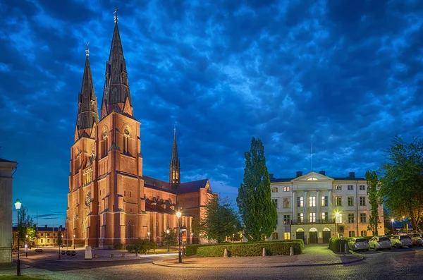 Catedral de Uppsala à noite, Suécia — Fotografia de Stock