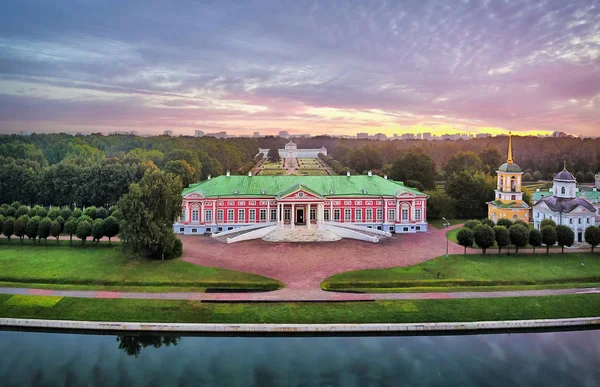 Kuskovo manor Moskova'da hava görünümünü üzerinde gündoğumu — Stok fotoğraf