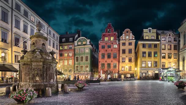 Stortorget ligger med färgglada hus i Stockholm — Stockvideo