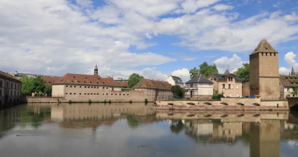 Panorama van Ponts Couverts brug in Straatsburg, Frankrijk — Stockvideo