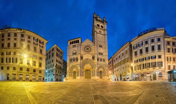 Panorama van Piazza San Lorenzo vierkante met kathedraal van Genua, ik — Stockfoto
