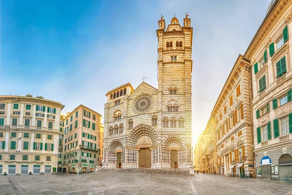 Panorama de Piazza San Lorenzo por la mañana con Catedral de — Foto de Stock