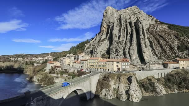 Blick Auf Den Rocher Baume Ungewöhnlich Geformter Felsen Sisteron Alpes — Stockvideo