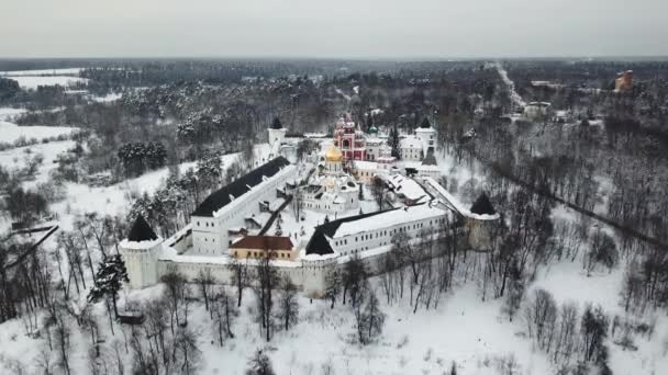 Εναέρια Άποψη Σχετικά Savvino Storozhevsky Μονή Στην Χειμερινή Ημέρα Ζβενίγκοροντ — Αρχείο Βίντεο