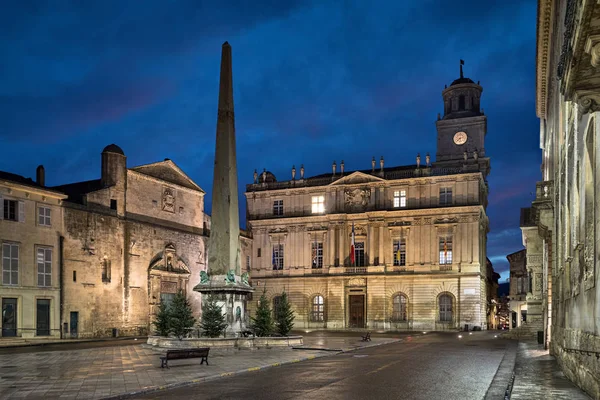 Ayuntamiento de Arles y Place de la Republique, Francia — Foto de Stock