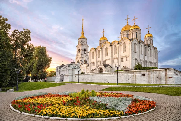 ウラジミール州の夕日 Uspenskiy 大聖堂 — ストック写真