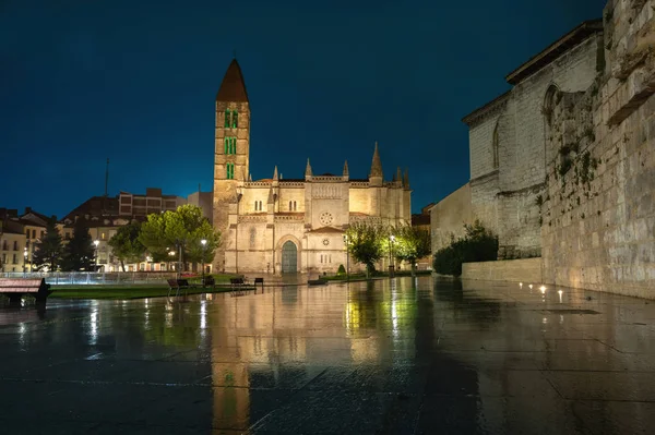 Valladolid, Hiszpania. Kościół Santa Maria La Antigua — Zdjęcie stockowe