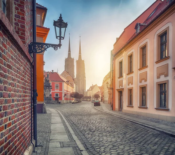 Wroclaw, Polen. Voetgangersstraat op Ostrow Tumski — Stockfoto