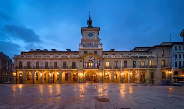 Oviedo Španělsko Historická Budova Radnice Soumraku — Stock fotografie