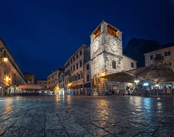 Kotor Montenegro Historische Klokkentoren Oude Binnenstad Bij Schemering — Stockfoto
