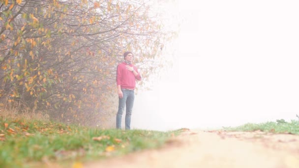 Man on a morning walk — Stock Video