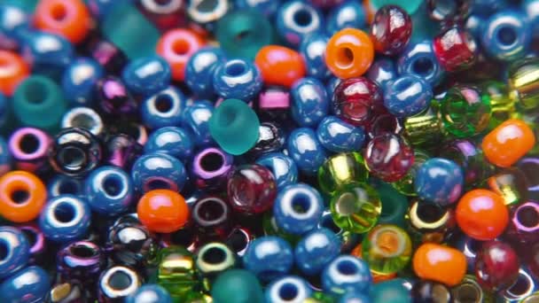 Of the movement of colored jewelry beads — Stockvideo