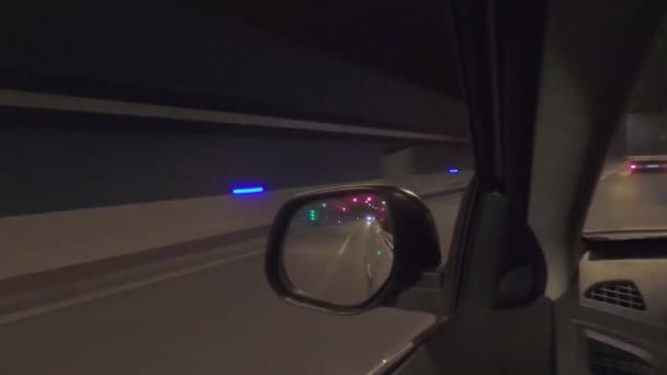 Vista desde la cabina del coche en movimiento en el túnel . — Vídeos de Stock