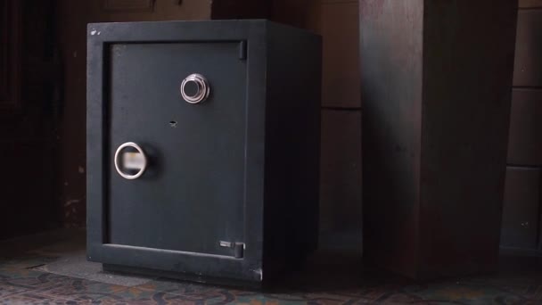 Close-up of a black large safe with money and jewelry, in a dark room. — Stock Video