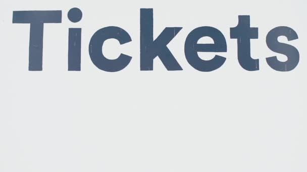 L'iscrizione in blu, i biglietti alla biglietteria della stazione . — Video Stock