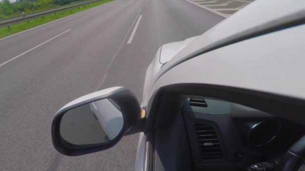 View of the left rearview mirror of a car in motion — Stock Video