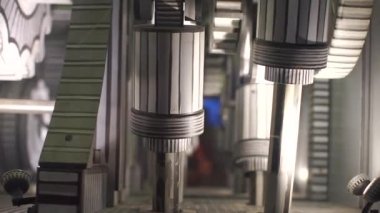 Hareket eden parçaları olan prototip motor