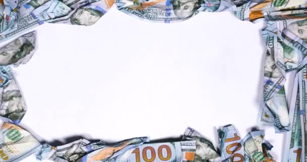 Kesilmiş paradan yapılmış bir çerçeve, 100 dolarlık banknotlar.. — Stok video