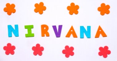 Nirvana kelimesi dans harfleriyle yazılır..