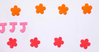 İngiliz alfabesinin J harfinin pembe dans harfi..