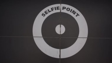 Selfie çekilecek bir yer.