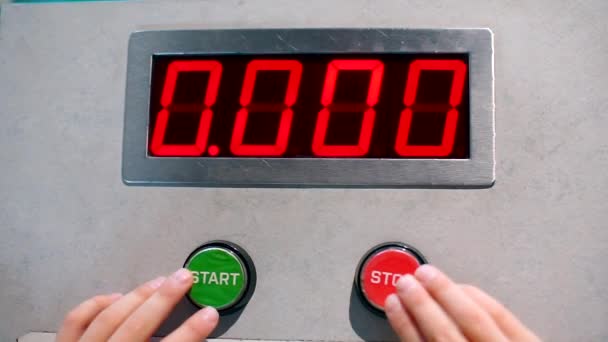 Close-up of a screen with numbers and start and stop buttons. — Stock Video