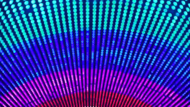 Bombillas de colores cambian los colores en la pantalla en una fiesta del club . — Vídeo de stock