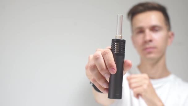 Vaporisateur pour cannabis, usage médical de marijuana — Video