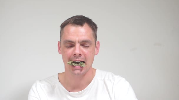 Doctor holds a cannabis bud in his mouth — Stock Video