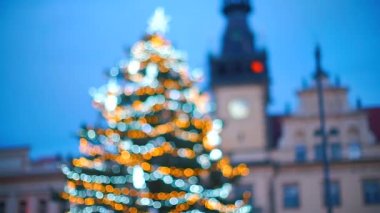 Noel ağacı bokeh etkisi altında. Bokeh etkisi.