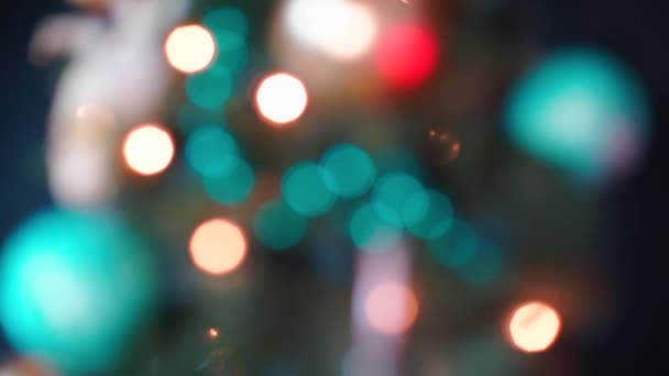 Fundo de Natal feito a partir do movimento de lâmpadas no efeito bokeh . — Vídeo de Stock