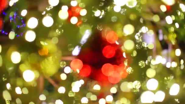 L'effet des ampoules bokeh, un cercle rouge pend au milieu . — Video