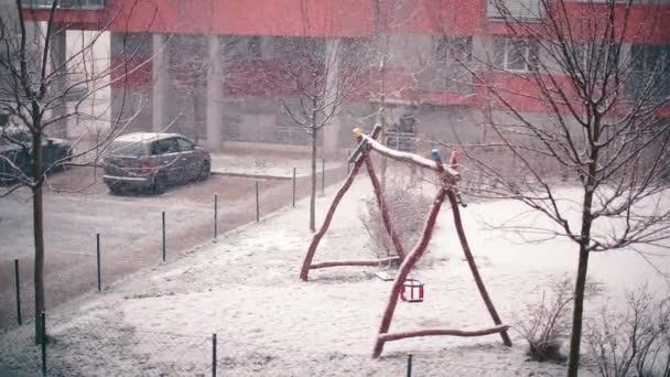 Yard of a residential building in winter. — Stock Video