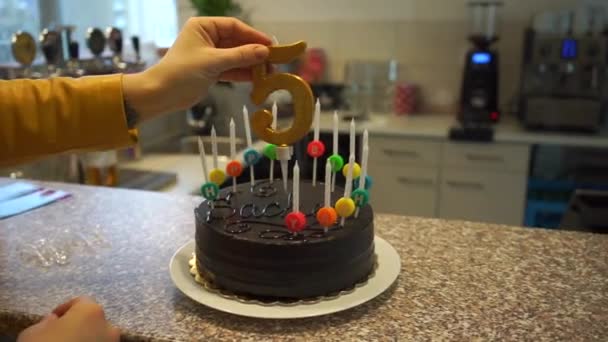 ケーキに5番をセットして — ストック動画