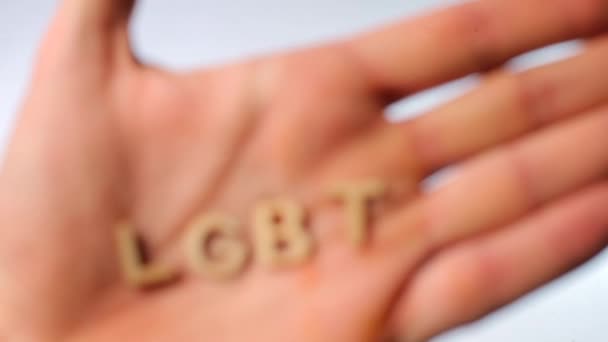 Lgbt这个词写在你的手掌上. — 图库视频影像