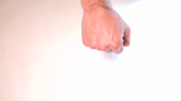 Mannelijke hand toont middelvinger. — Stockvideo