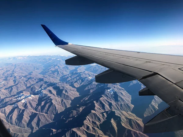 Vista da janela do avião. Viagem, voo . — Fotografia de Stock