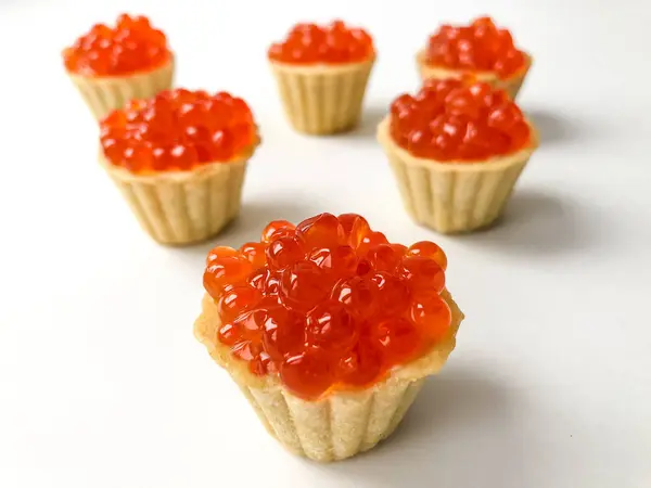 Tartlets with red salmon caviar. Snack, delicacy — Stok fotoğraf