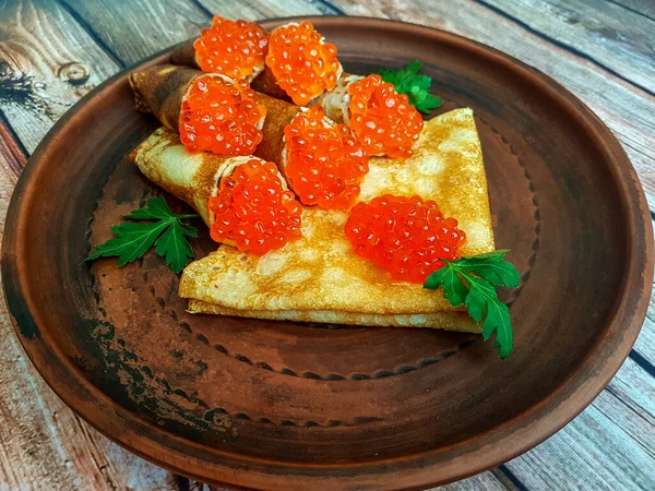 Pancakes with red caviar. Russian traditional dish. — Stock Photo, Image