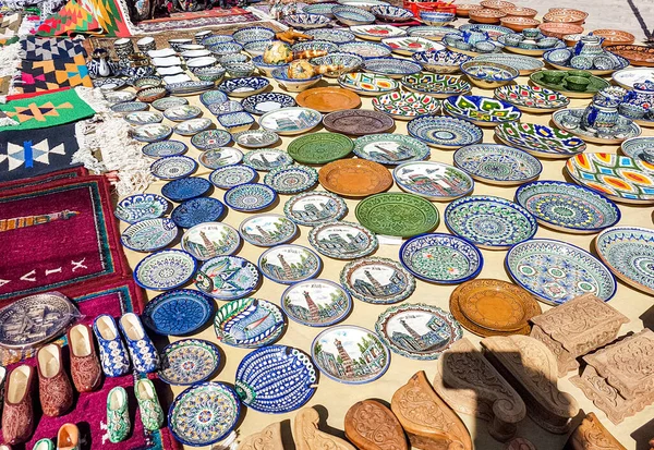 Декоративная керамика ручной работы в Узбекистане. Май 7, 2017 — стоковое фото