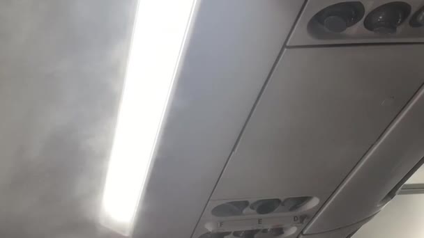 Systém zvlhčování suchého vzduchu v kabině, provzdušňování. — Stock video