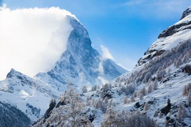 Zermatt - ünlü kayak merkezi İsviçre Alpleri'nde şaşırtıcı görünümü Matterhorn Dağ Manzaralı