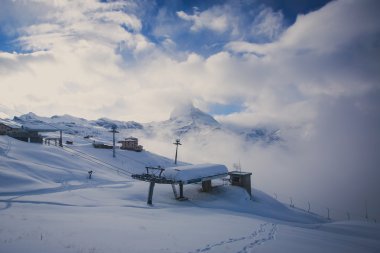 Zermatt - ünlü kayak merkezi İsviçre Alpleri'nde şaşırtıcı görünümü Matterhorn Dağ Manzaralı